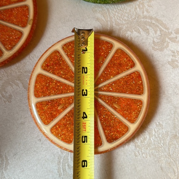 Wondermold resin and crushed glass fruit slide trivet hot plate set - Picture 13 of 14